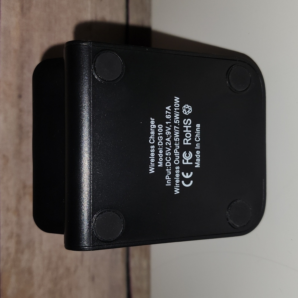 Fast Wireless Charger Stand - Picture 6 of 7